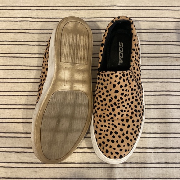 Soda/Hike/Cheetah Leopard Slip Ons w/ Memory Foam - Picture 3 of 3